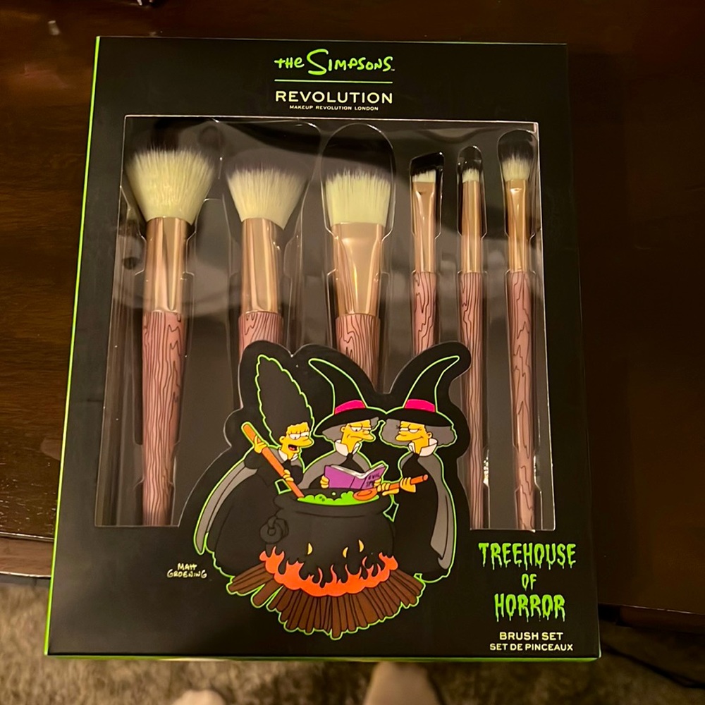 The Simpsons makeup brush set